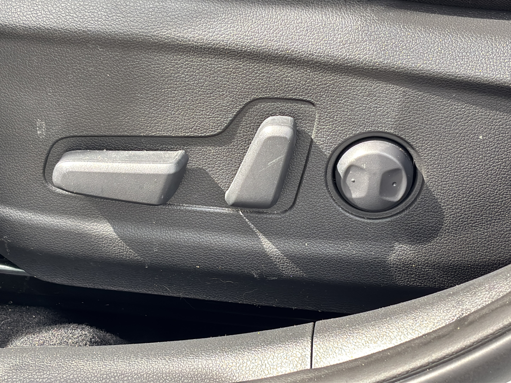 Used 2021 Chalk White Hyundai NIGHT image 19