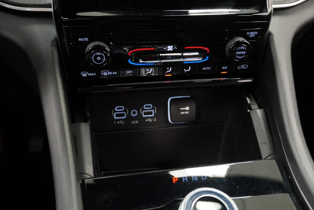 Used 2024 Black Jeep Laredo image 29