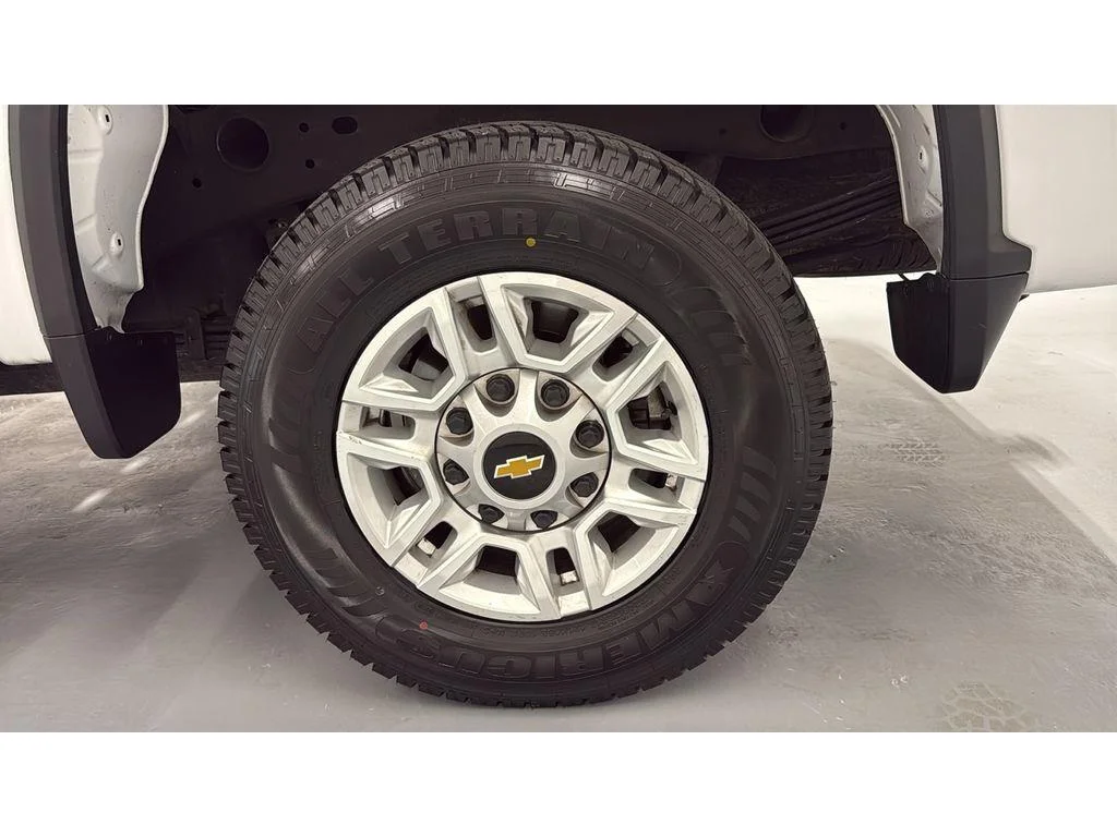 Used 2025 Summit White Chevrolet LT image 13