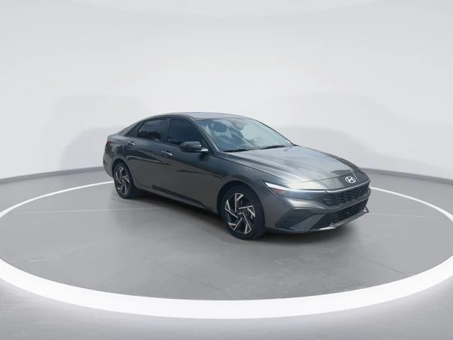 Used 2025 Gray Hyundai SEL Sport image 2