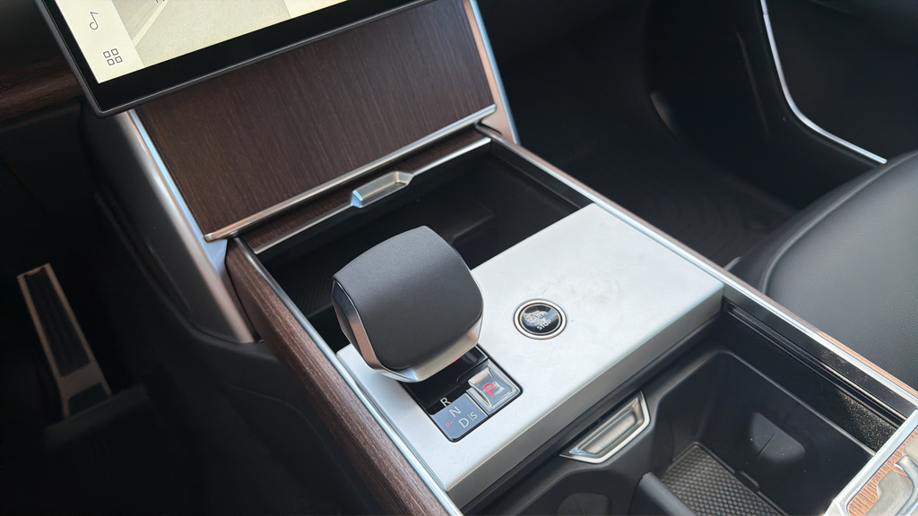 New 2026 Fuji White Land Rover SE image 20