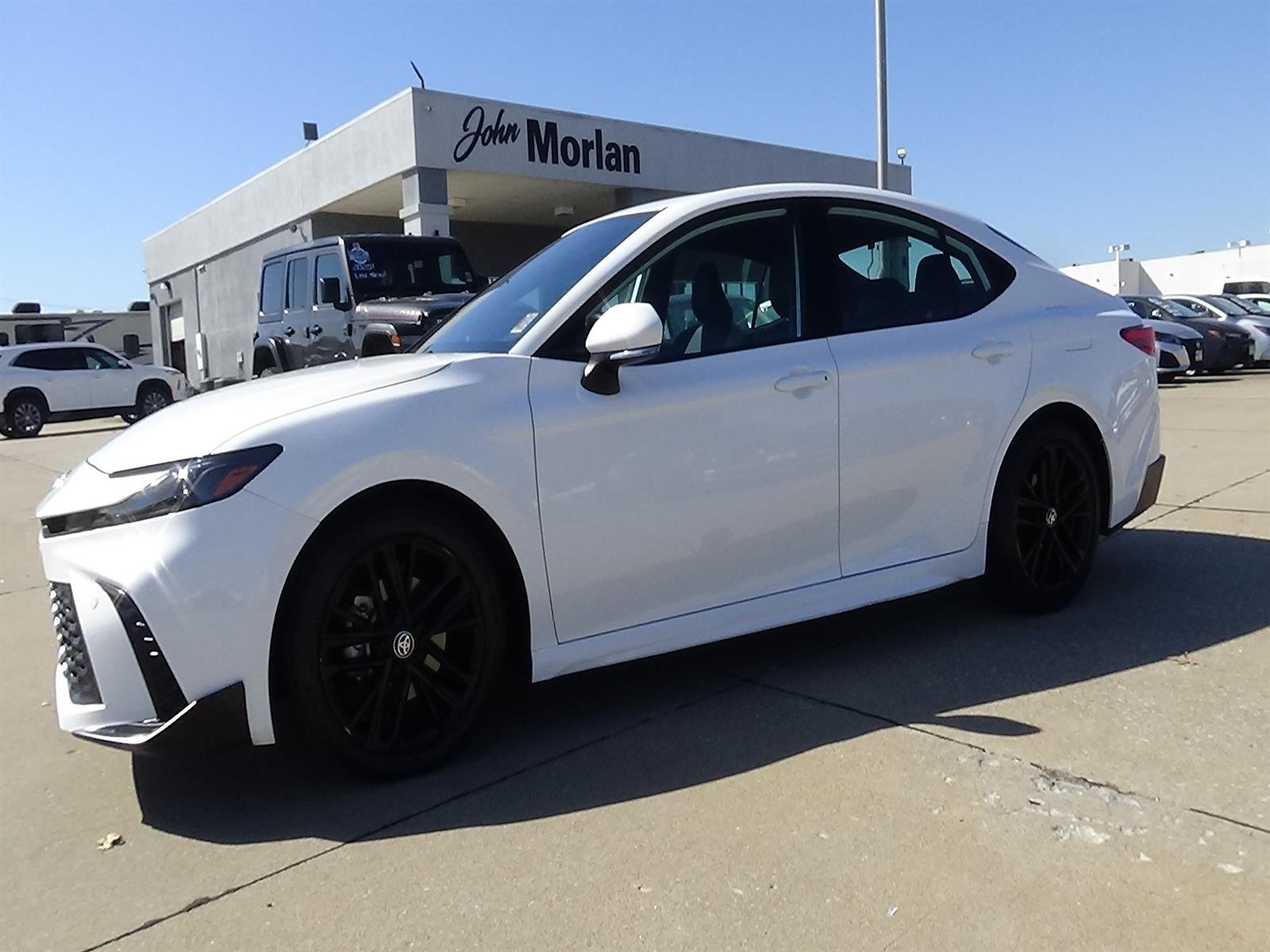 Used 2025 Ice Cap Toyota SE image 2