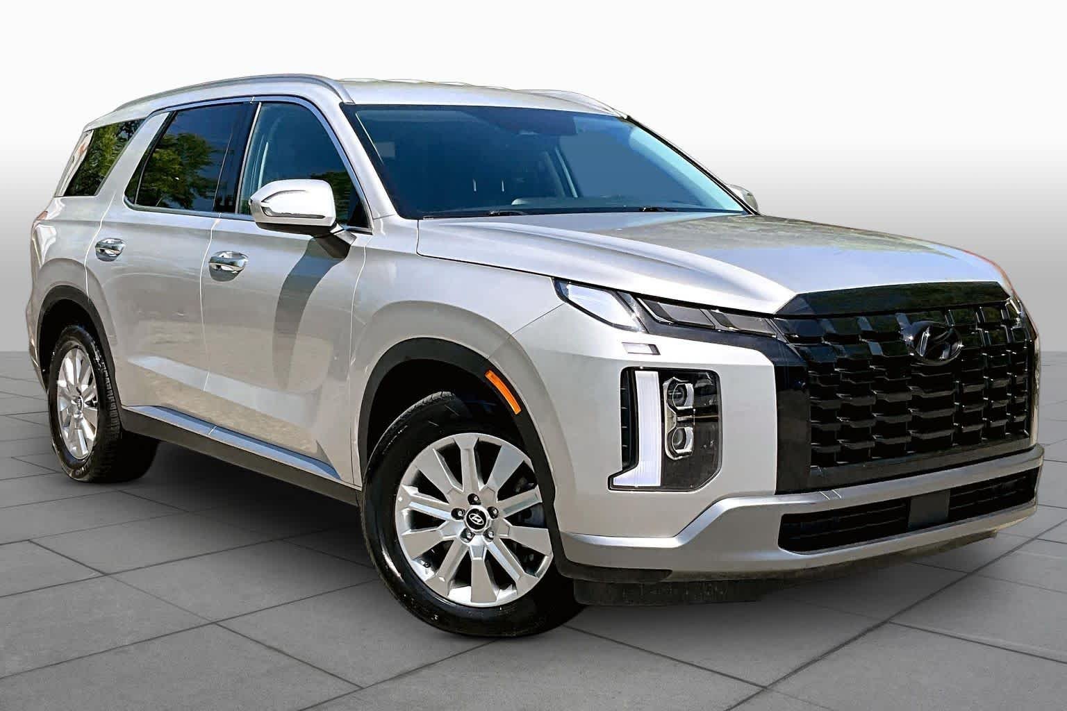 Used 2025 Typhoon Silver Hyundai SEL image 3