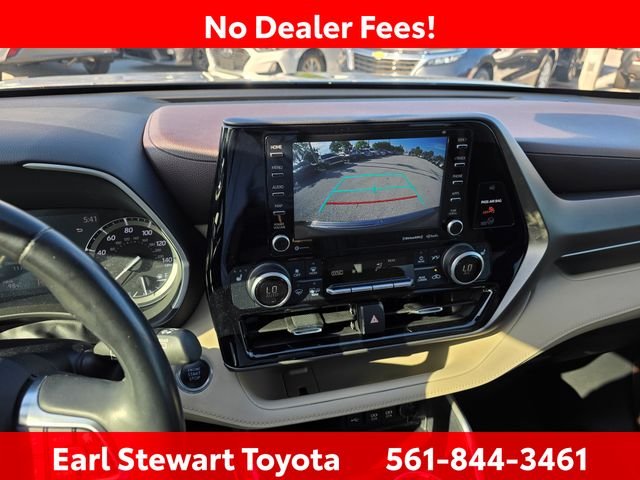 Used 2020 Black Toyota XLE image 6