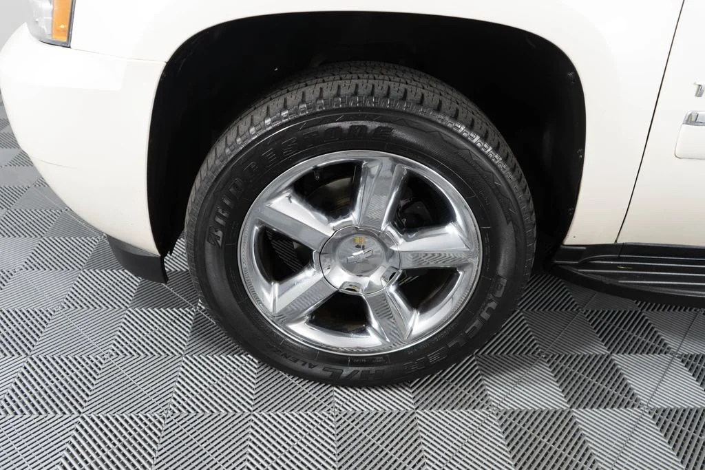 Used 2013 White Chevrolet LTZ image 24