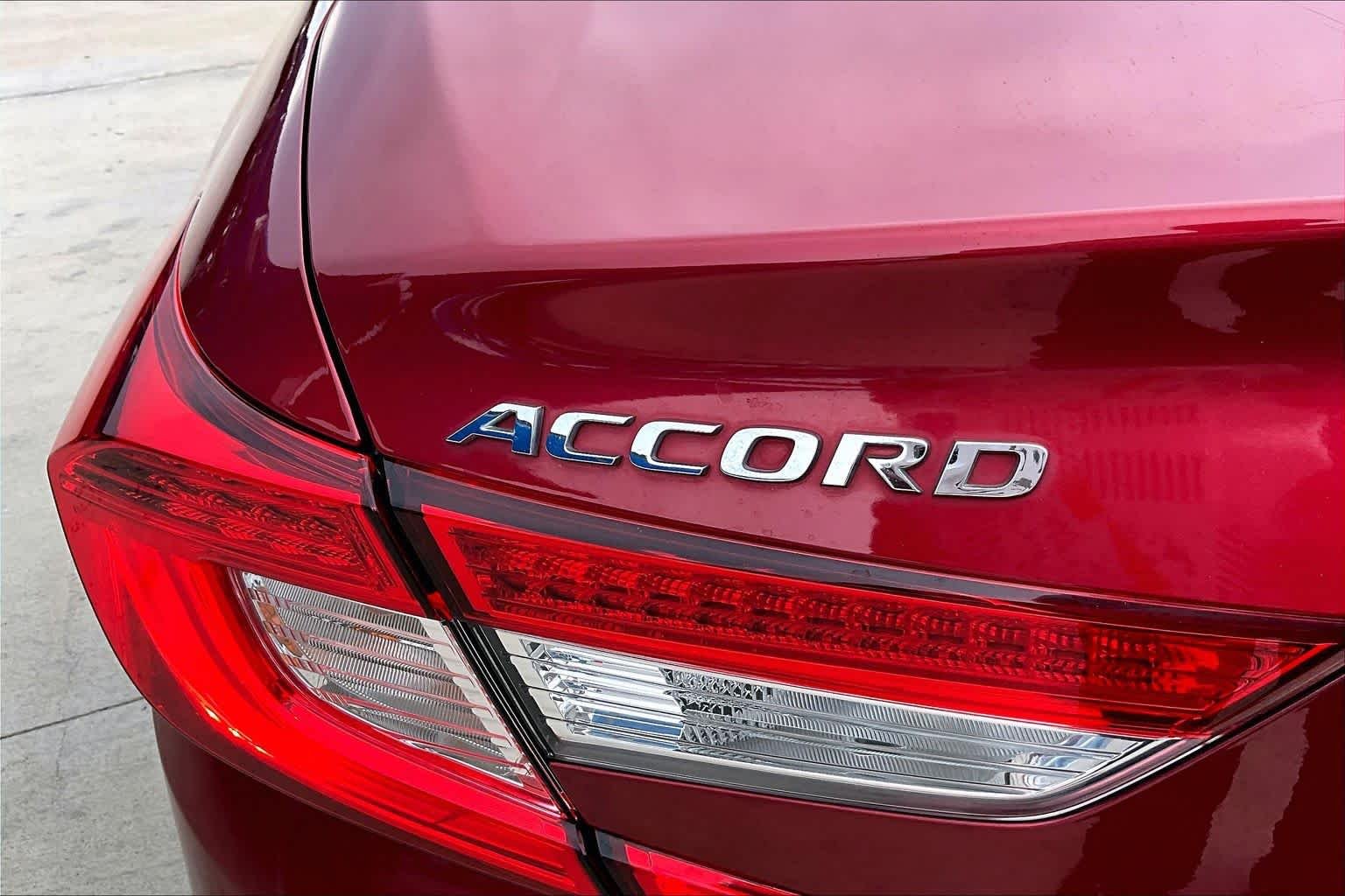 Used 2021 Radiant Red Metallic Honda Touring image 8