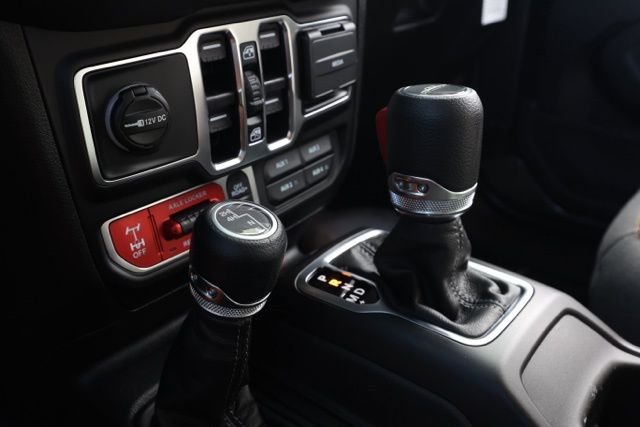 New 2025 Granite Crystal Metallic Clear-Coat Exterior Paint Jeep Willys image 29