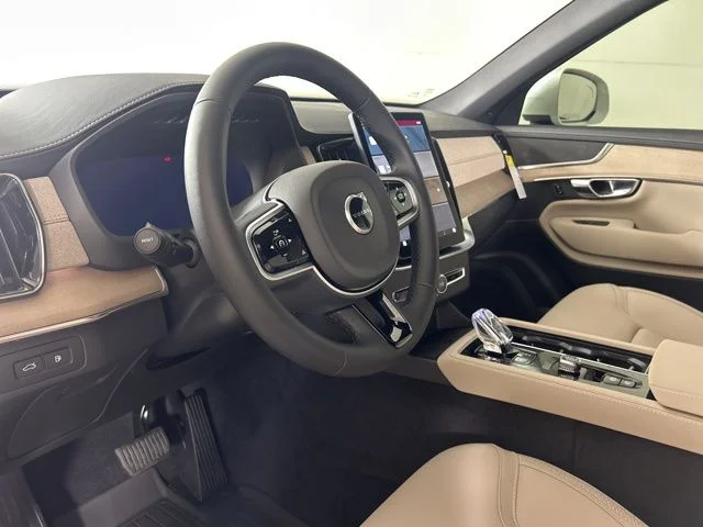 2025 Volvo XC90 Core - Photo 23