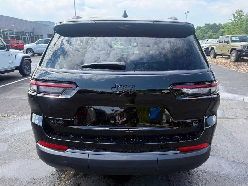 New 2026 Diamond Black Crystal Pearl-Coat Exterior Paint Jeep Limited image 5