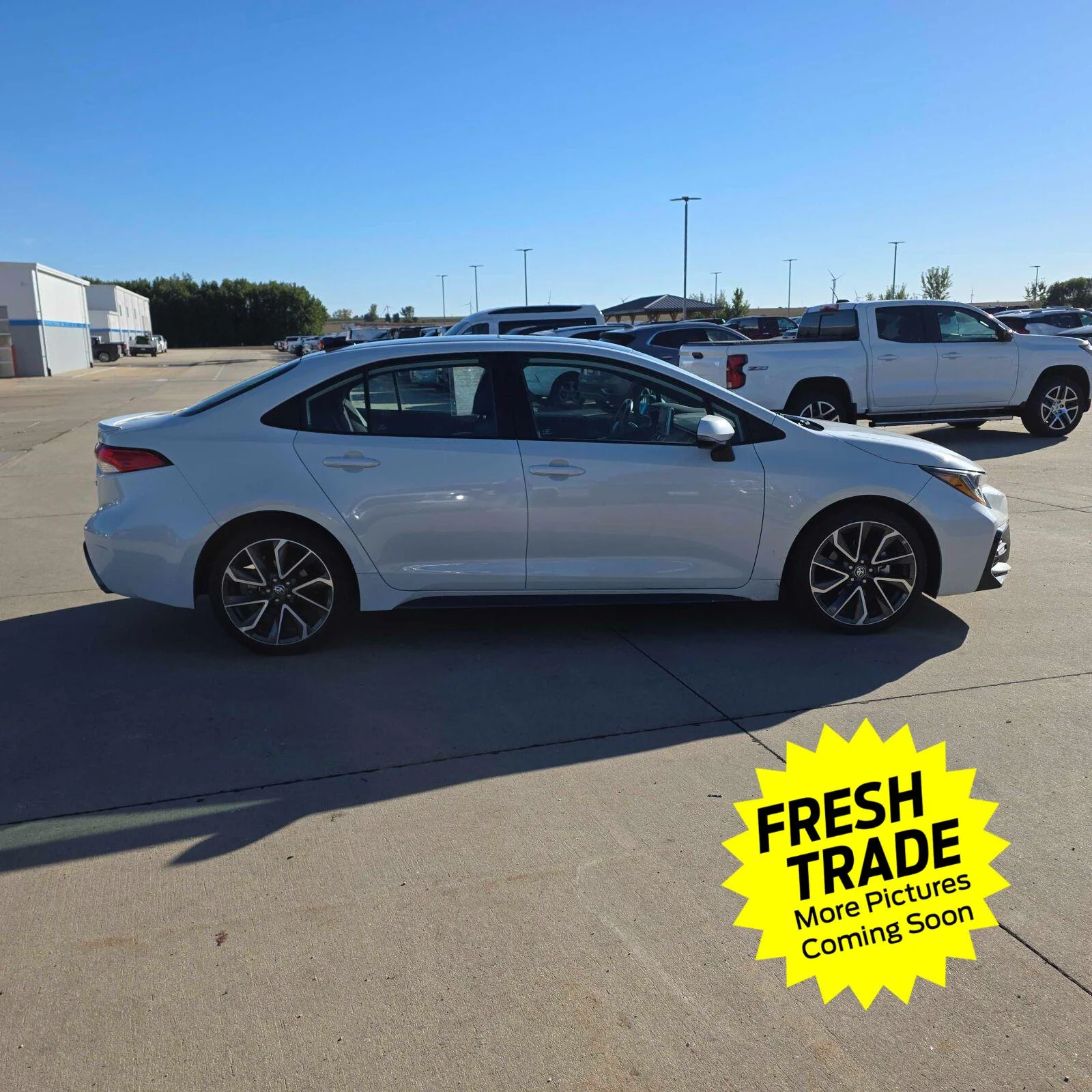 Used 2021 Blizzard Pearl w/Black Sand Pearl Roof Toyota SE image 5