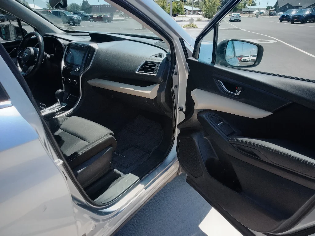 Used 2022 Ice Silver Metallic Subaru Premium image 16