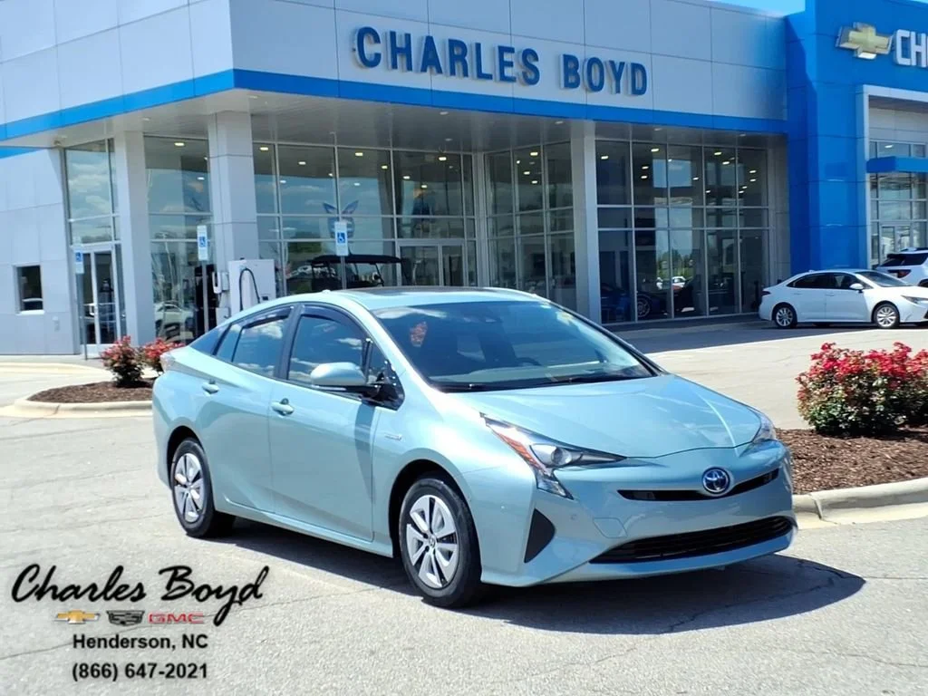 2018 Toyota Prius Three's photo