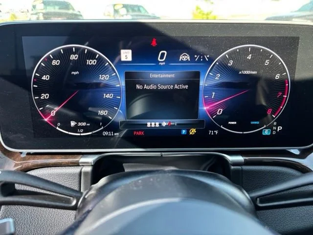 Used 2023 White Mercedes-Benz 4MATIC® image 29