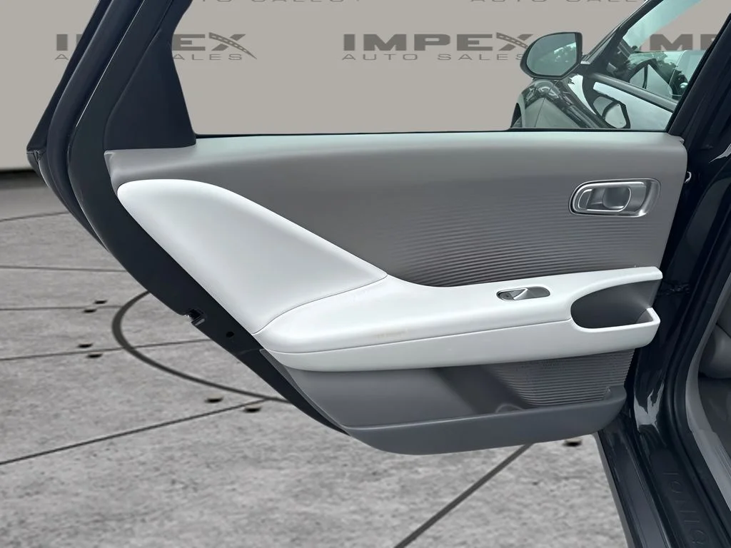 Used 2023 Green Hyundai SEL image 26
