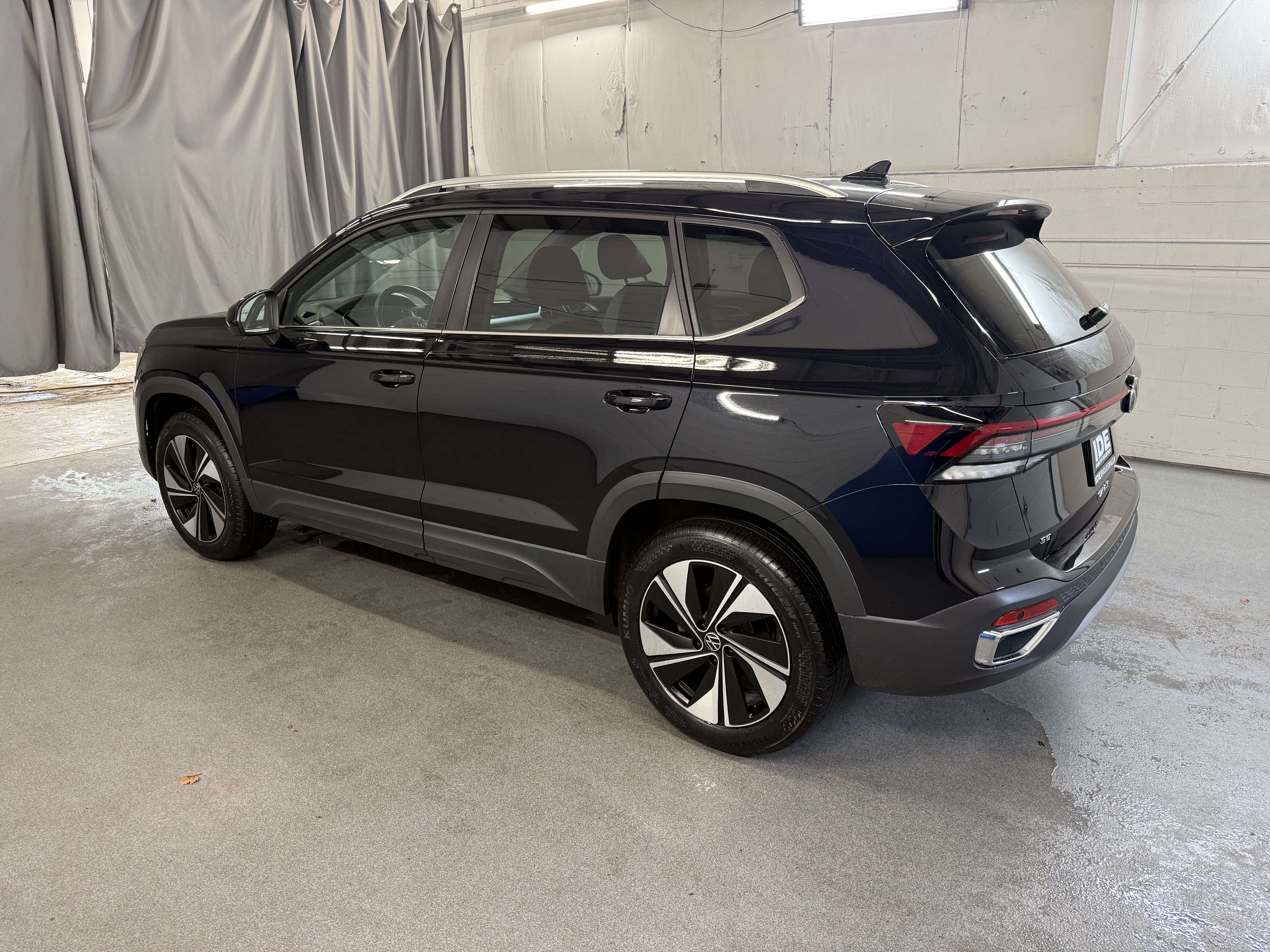 Used 2025 Deep Black Pearl Volkswagen SE image 6