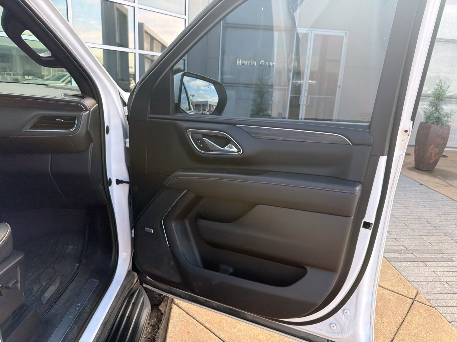 Used 2023 White GMC SLT image 11