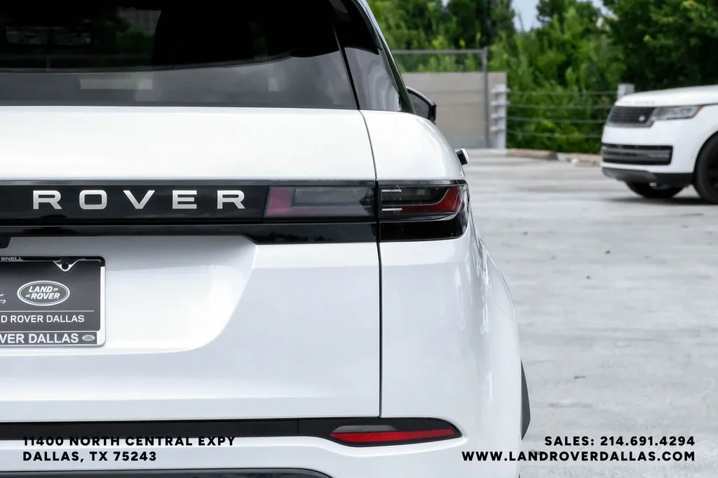 New 2026 Ostuni Pearl Wht Prem Met Land Rover Hoxton Edition image 43