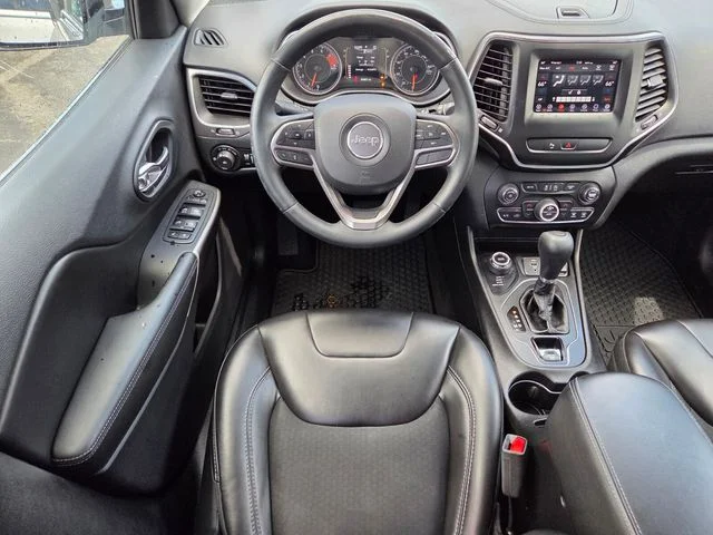 Used 2019 Silver Jeep Latitude Plus image 13