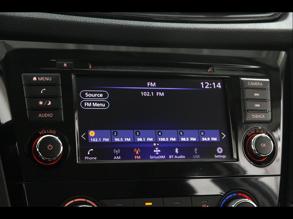 Used 2018 Glacier White Nissan S image 11