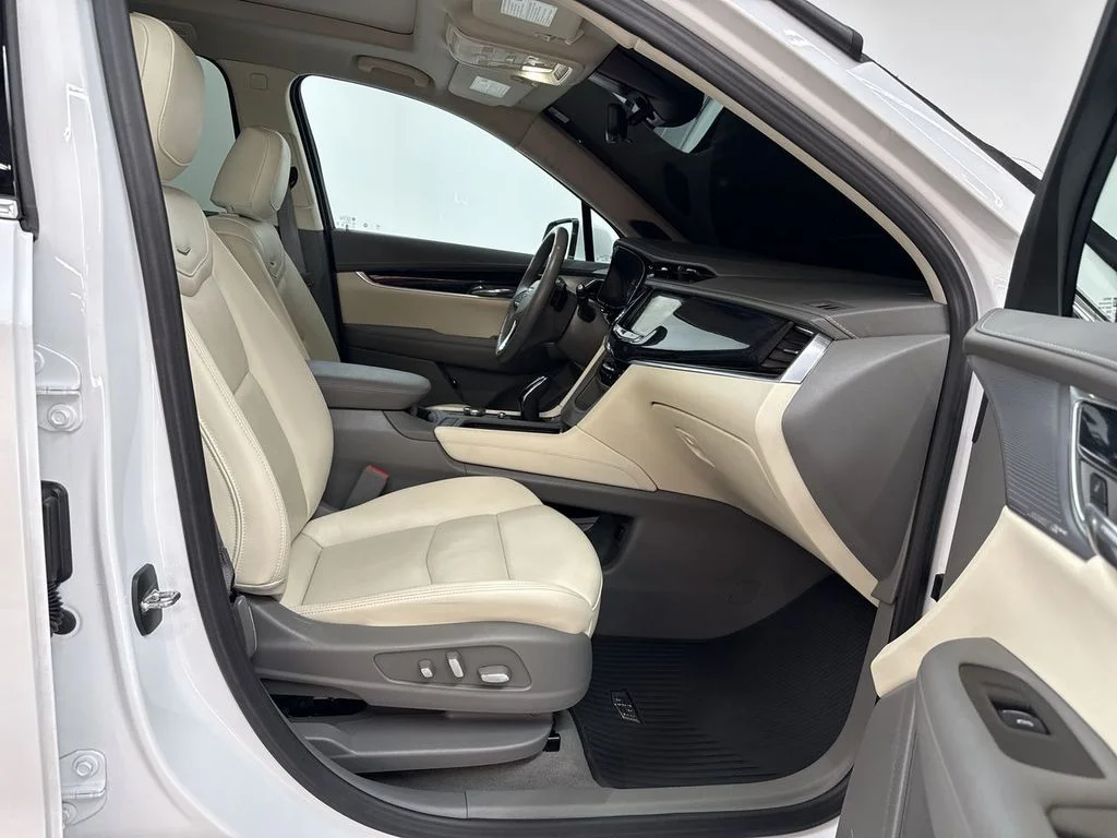 Used 2024 Crystal White Cadillac Premium Luxury image 18