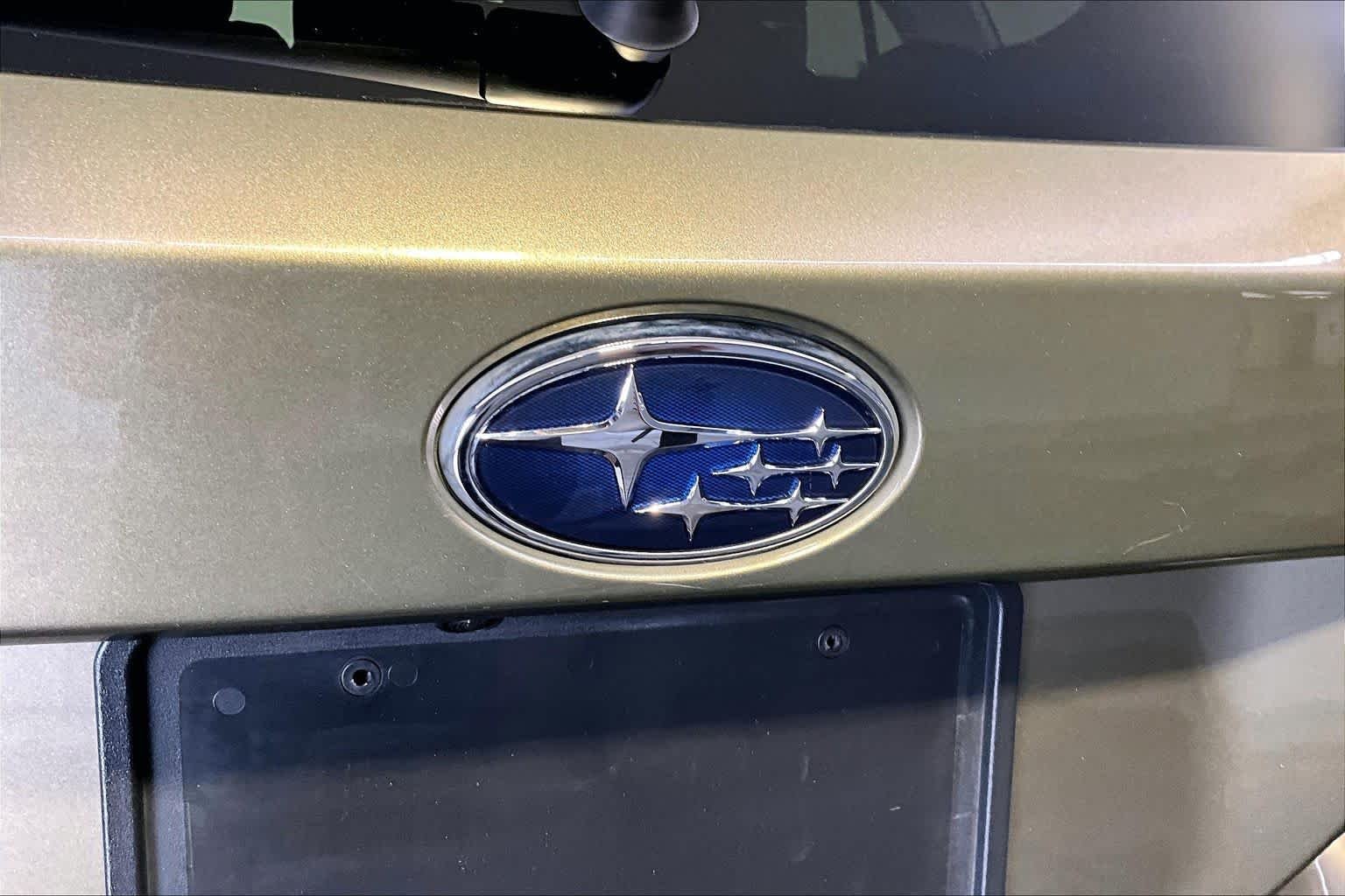 Used 2022 Autumn Green Metallic Subaru Premium image 33