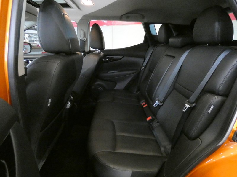 Used 2022 ORANGE Nissan AWD SL image 25