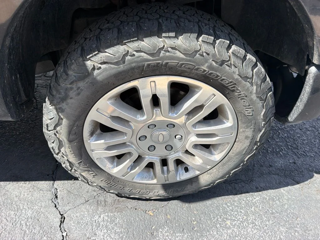 Used 2013 Tuxedo Black Metallic Ford Platinum image 19