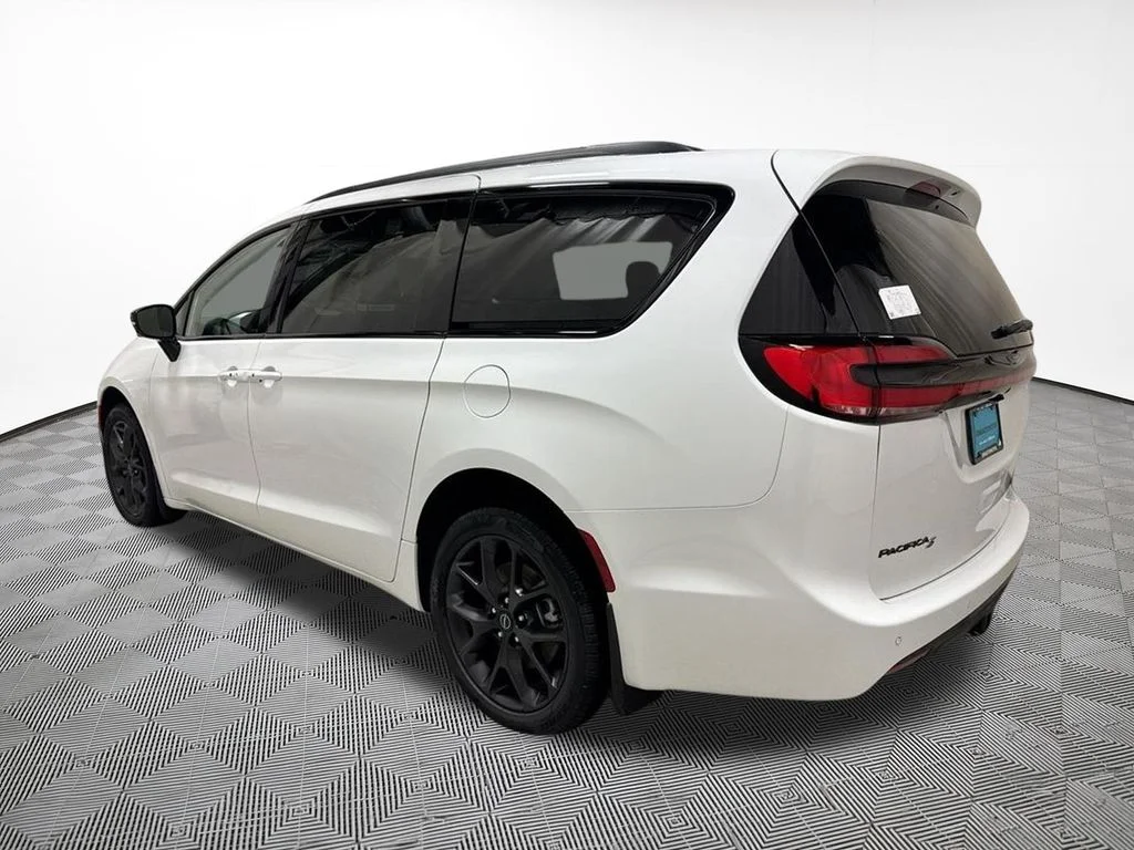 2026 Chrysler Pacifica Limited - Photo 12