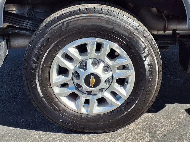Used 2026 Summit White Chevrolet LT image 4