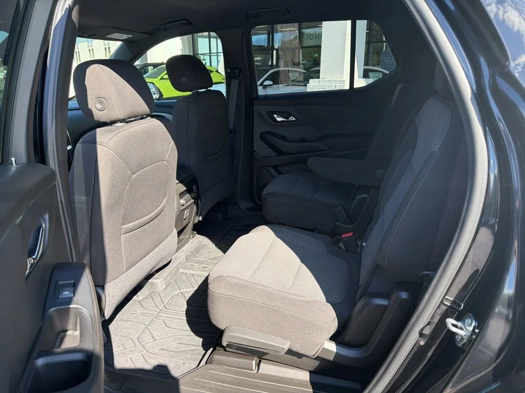 Used 2023 Mosaic Black Metallic Chevrolet LT Cloth image 15