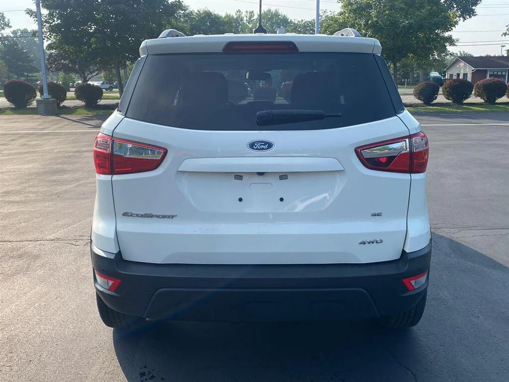 Used 2020 Diamond White Ford SE image 9