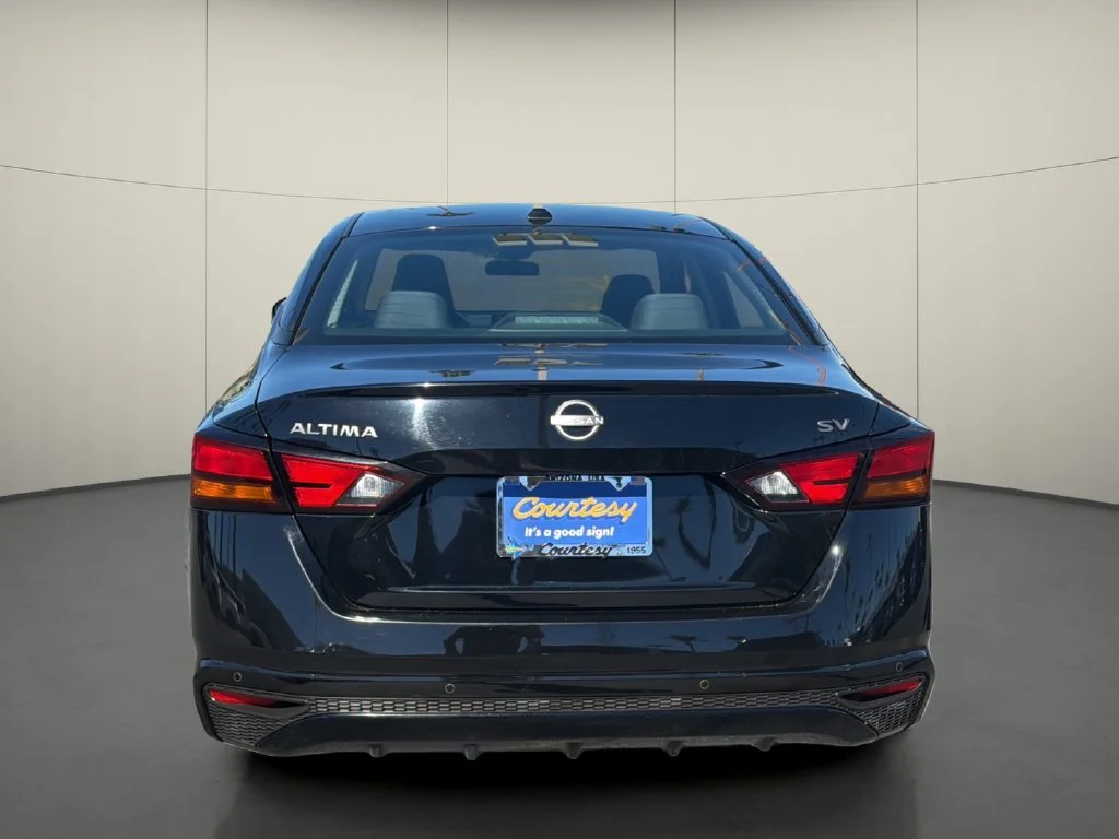 Used 2024 Black Nissan 2.5 SV image 6