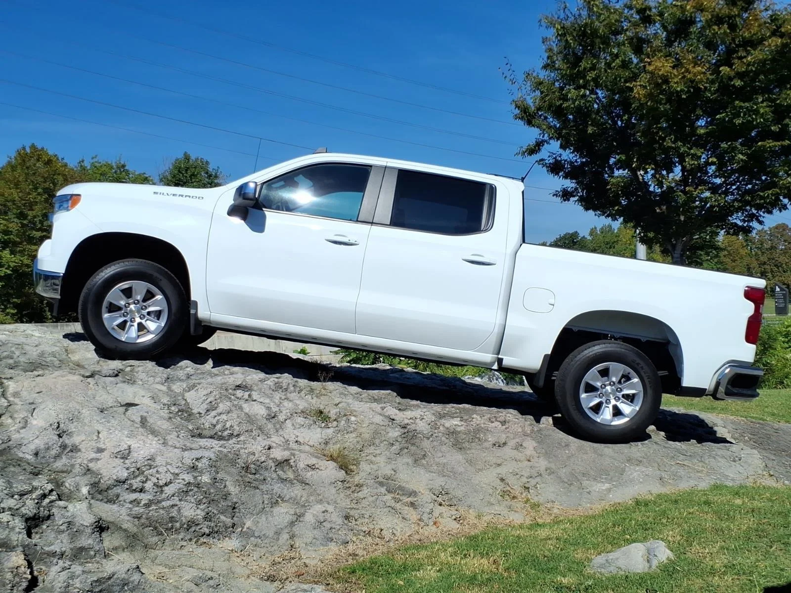 Used 2026 Summit White Chevrolet LT image 3