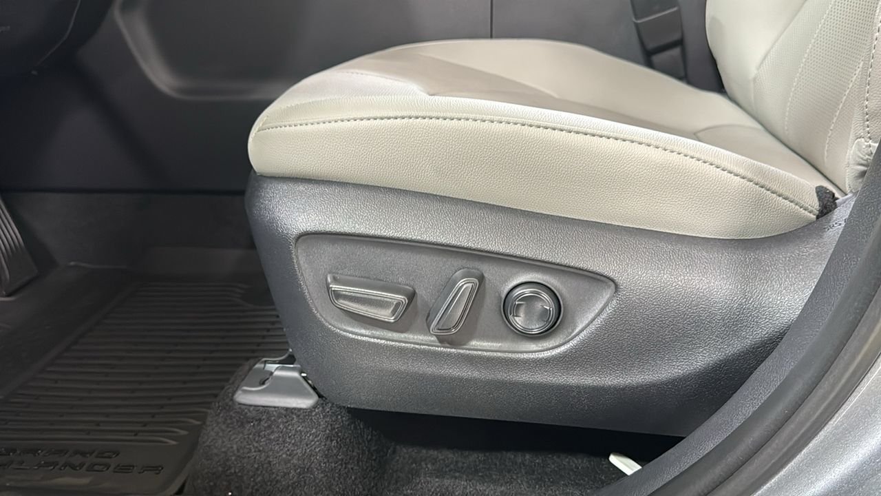 Certified Used 2026  Toyota Platinum image 36