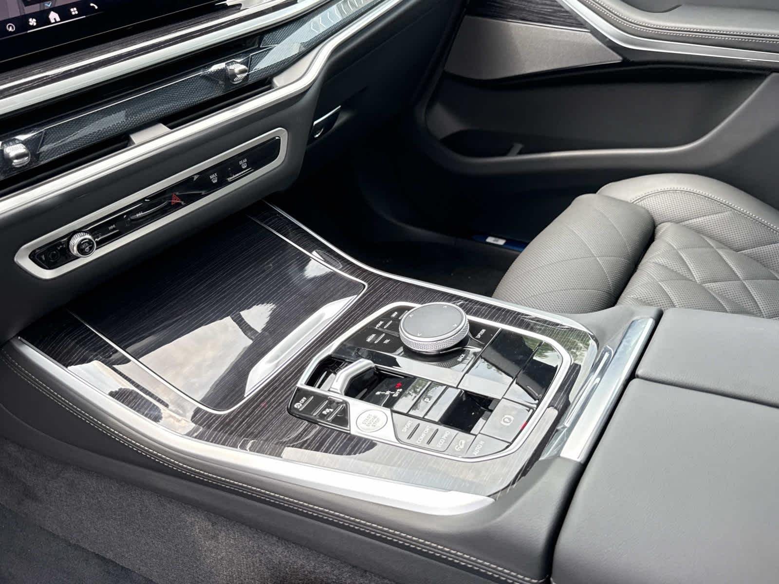 New 2026 Mineral White Metallic BMW xDrive40i image 21
