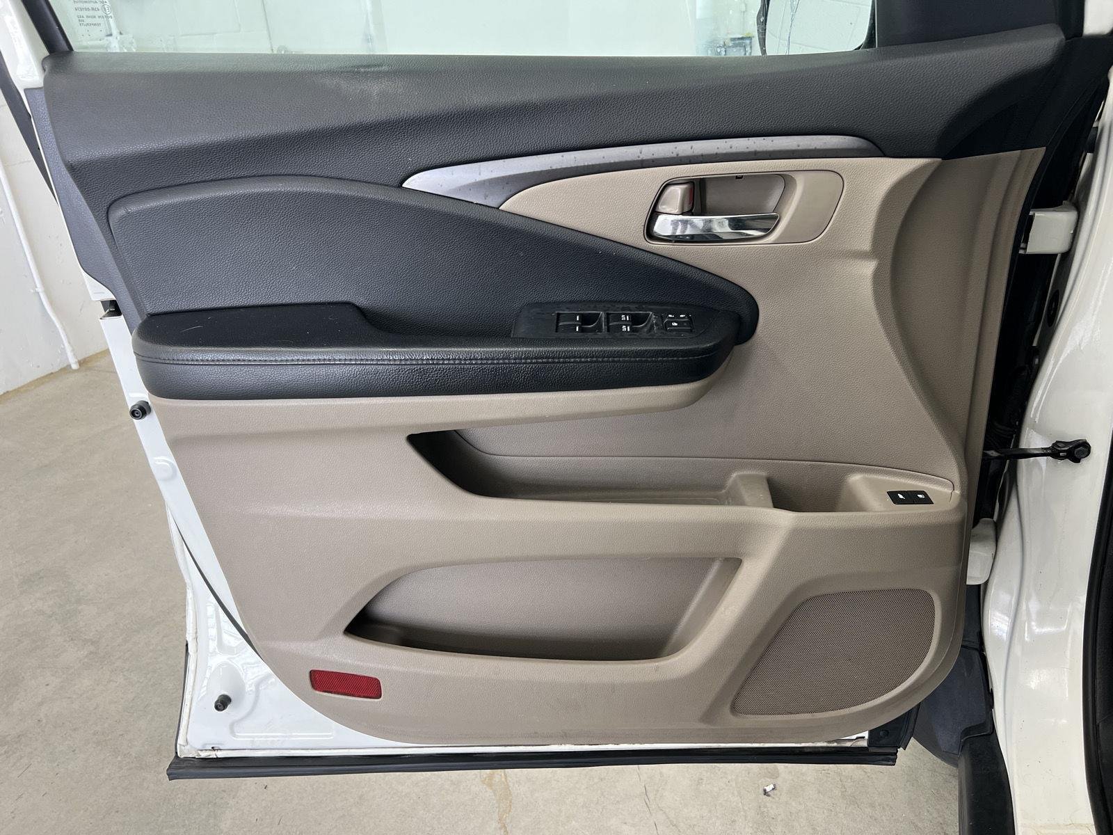 2016 Honda Pilot EX-L - Photo 18