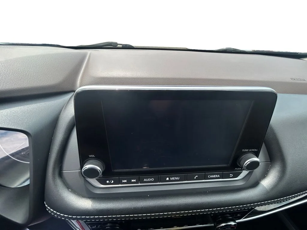 Used 2023 Super Black Nissan SL image 11