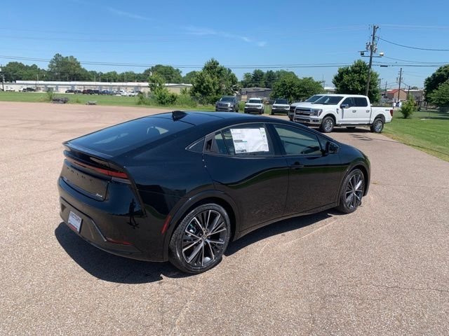 New 2026 Midnight Black Metallic Toyota XLE image 7