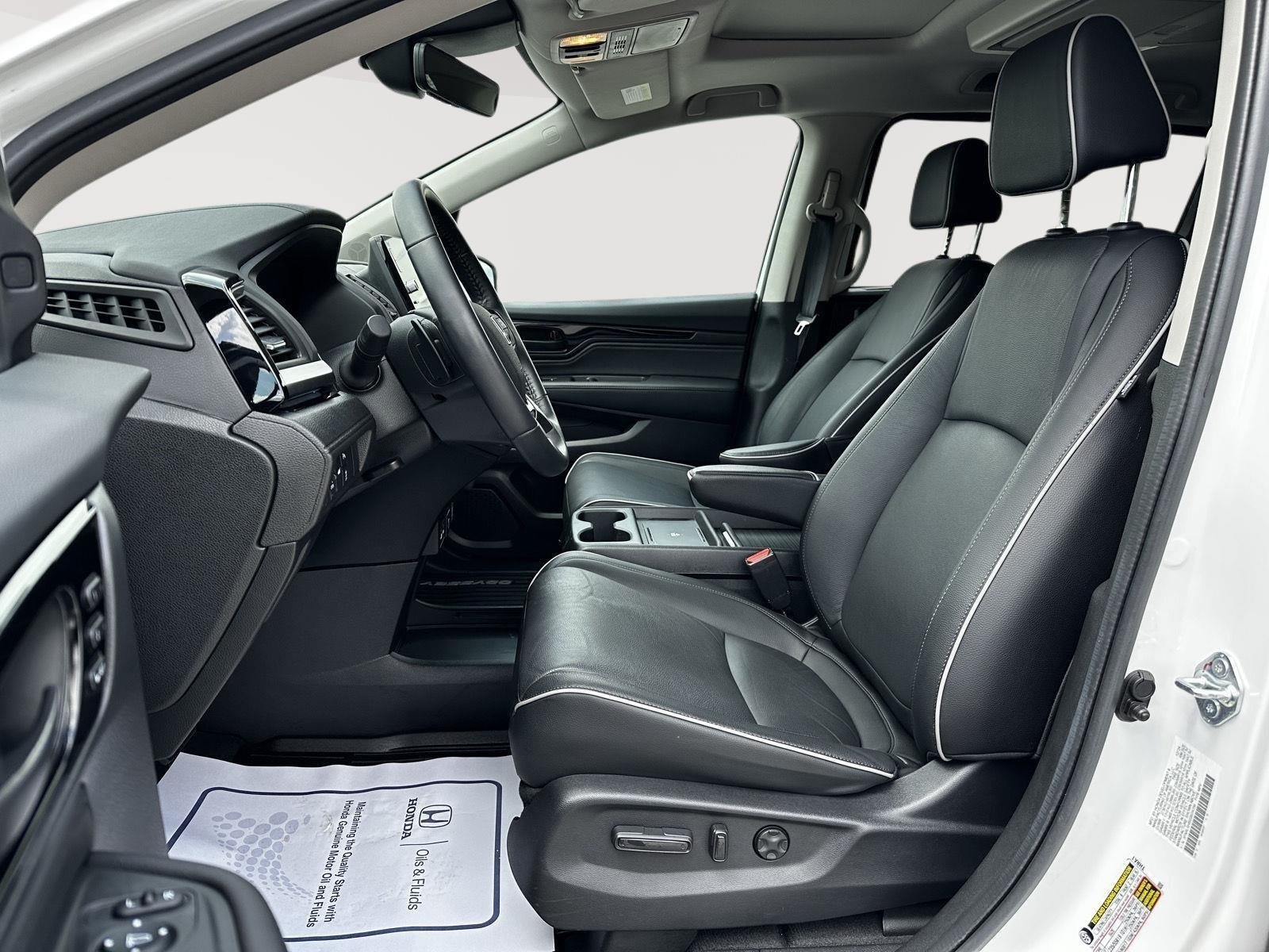 Used 2025 Platinum White Pearl Honda Touring image 7