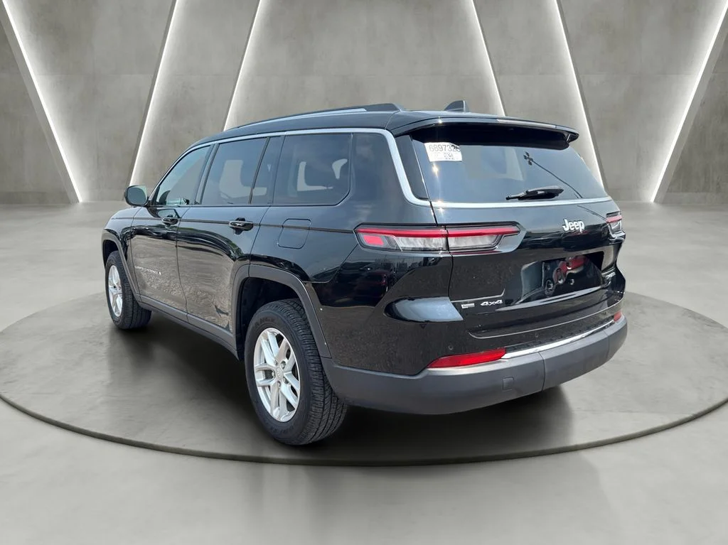 Used 2022 Black Jeep Laredo image 5