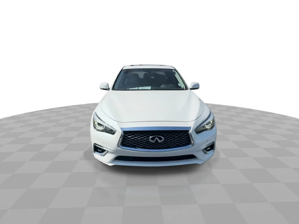 Used 2023 White INFINITI LUXE image 3