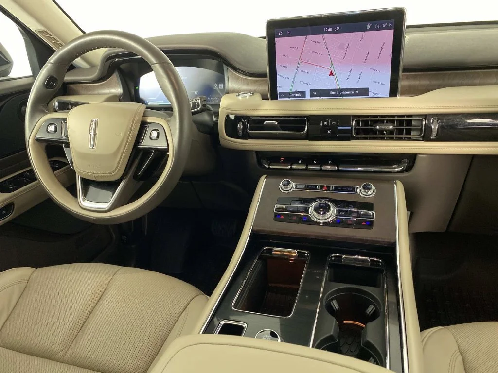 Used 2024 White Metallic Lincoln Reserve image 14