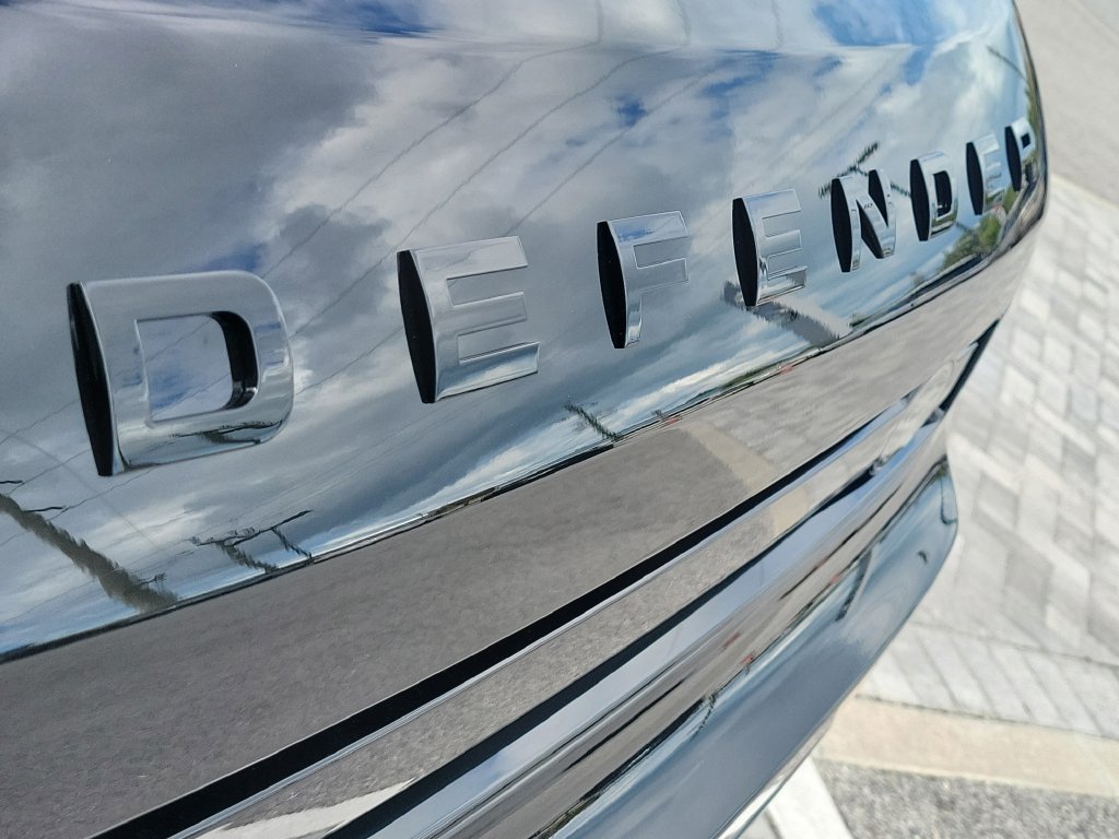 New 2026 Santorini Black Land Rover V8 image 9