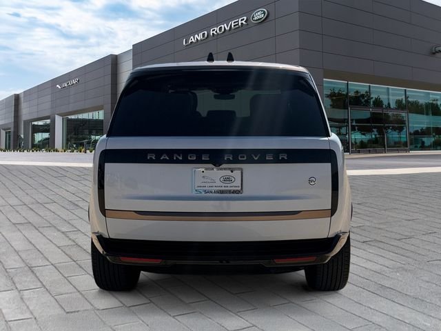 Used 2024 White Land Rover SV image 4