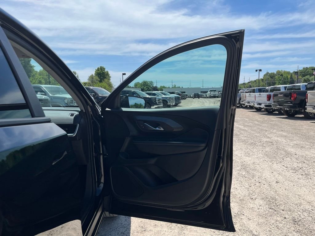 Used 2024 Ebony Twilight Metallic GMC SLE image 35