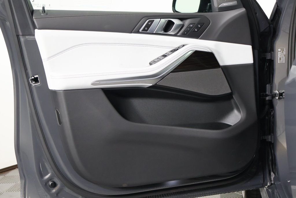 New 2026 Dravit Grey Metallic BMW xDrive40i image 7
