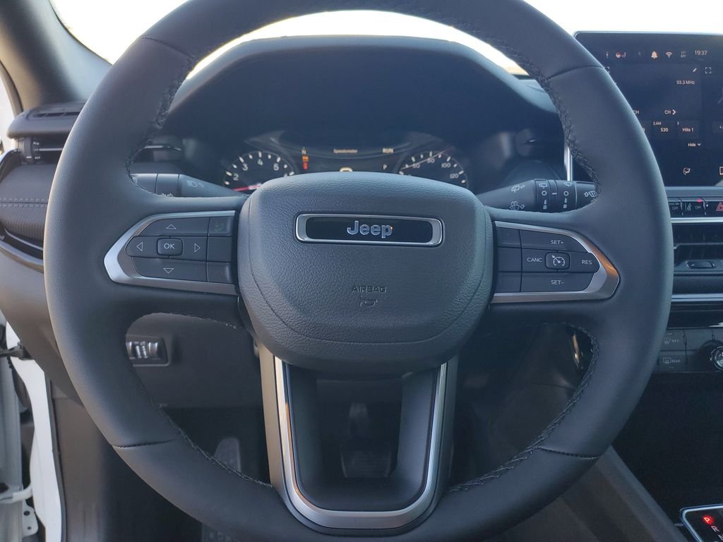 New 2026 Bright White Clearcoat Jeep Latitude image 19