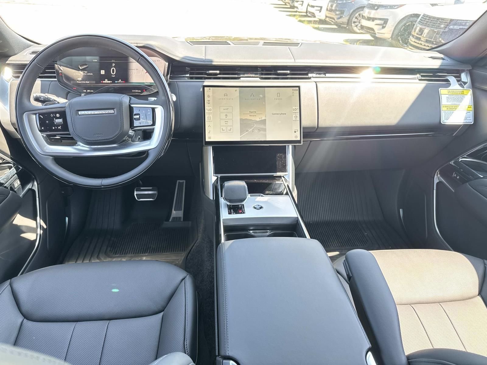 New 2026 Santorini Black LAND ROVER SE 7 Seats image 9