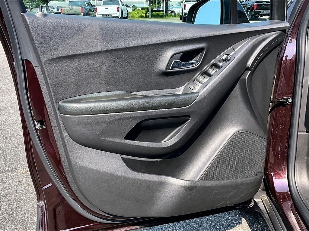 Used 2021 Red Chevrolet LT image 9