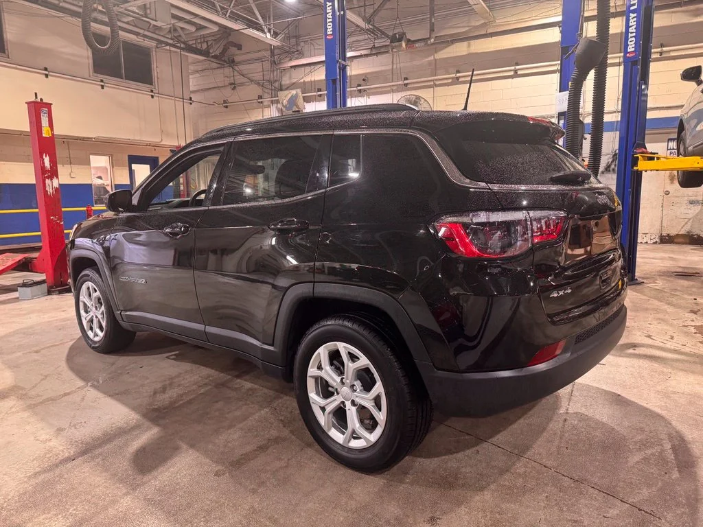 Used 2024 Diamond Black Jeep Latitude image 3